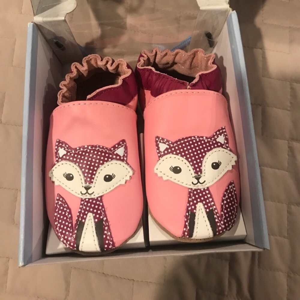 Robeez 12-18 soft sole shoes